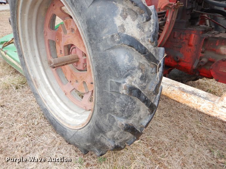 image for item DH4313 1959 International Farmall 460 tractor