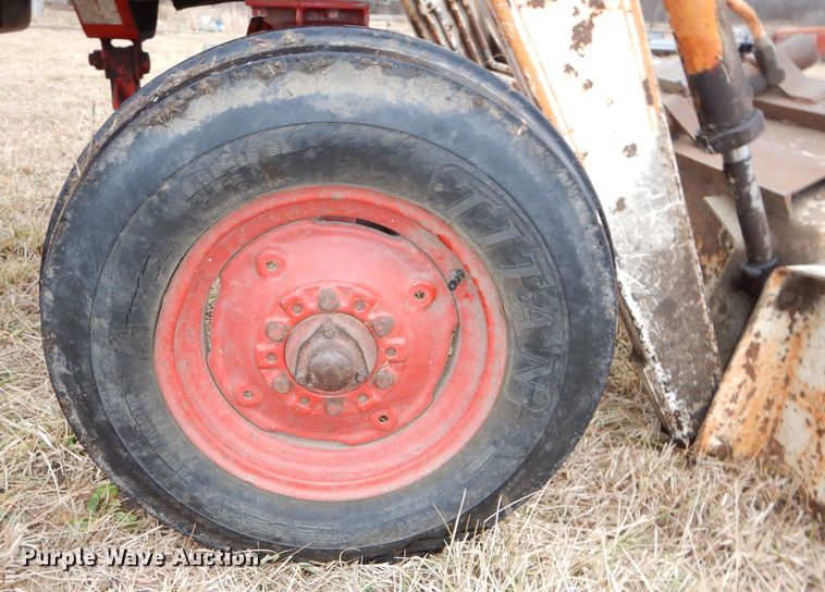 image for item DH4313 1959 International Farmall 460 tractor