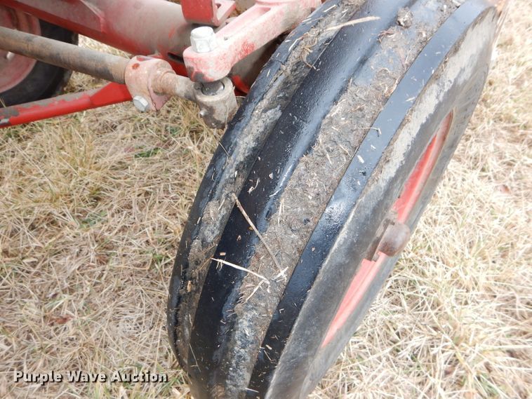 image for item DH4313 1959 International Farmall 460 tractor