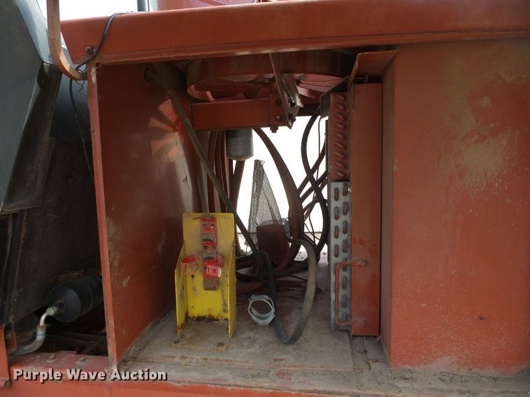 image for item DH4759 1989 Hesston 8400 windrower