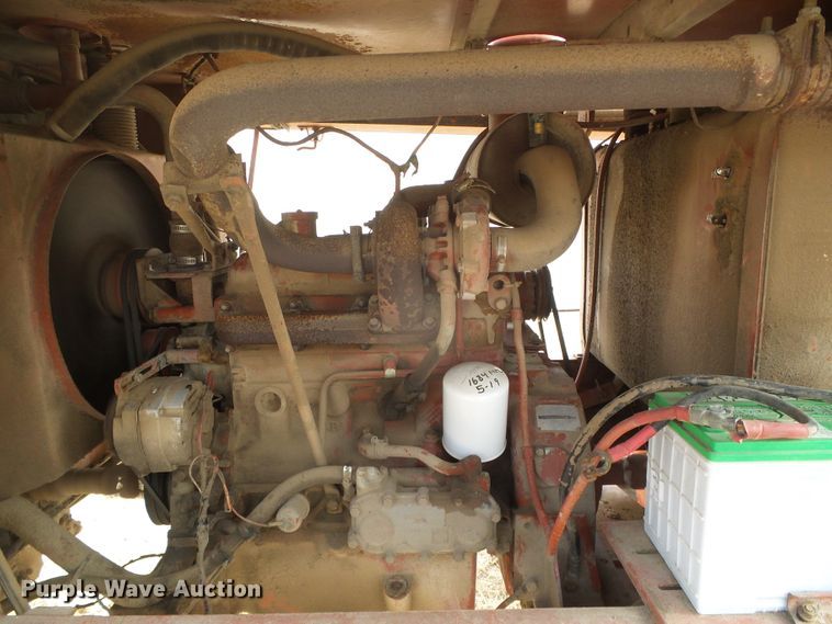 image for item DH4759 1989 Hesston 8400 windrower