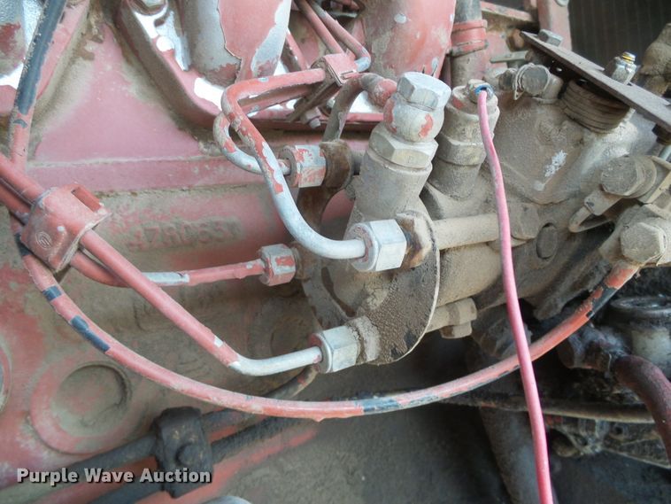 image for item DH4759 1989 Hesston 8400 windrower