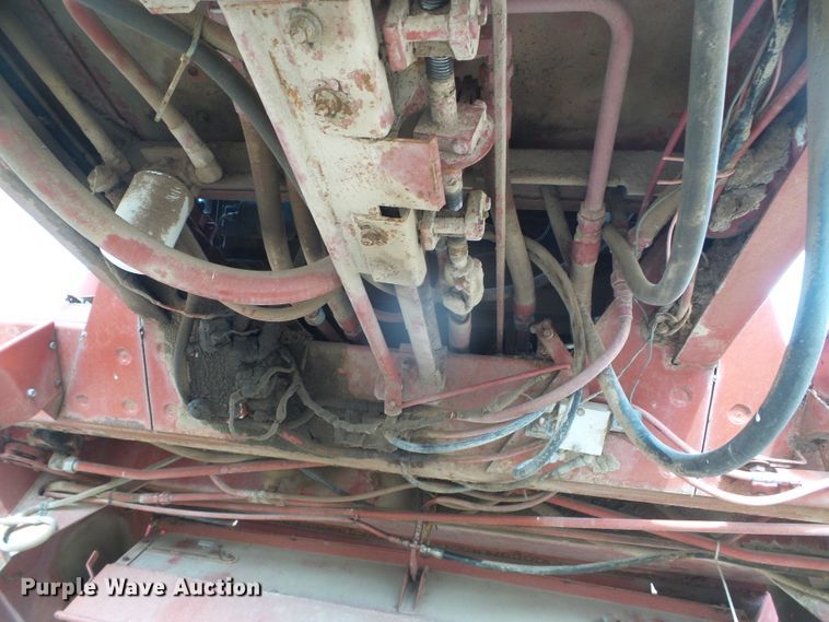 image for item DH4759 1989 Hesston 8400 windrower