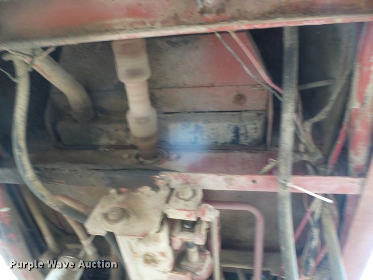 image for item DH4759 1989 Hesston 8400 windrower