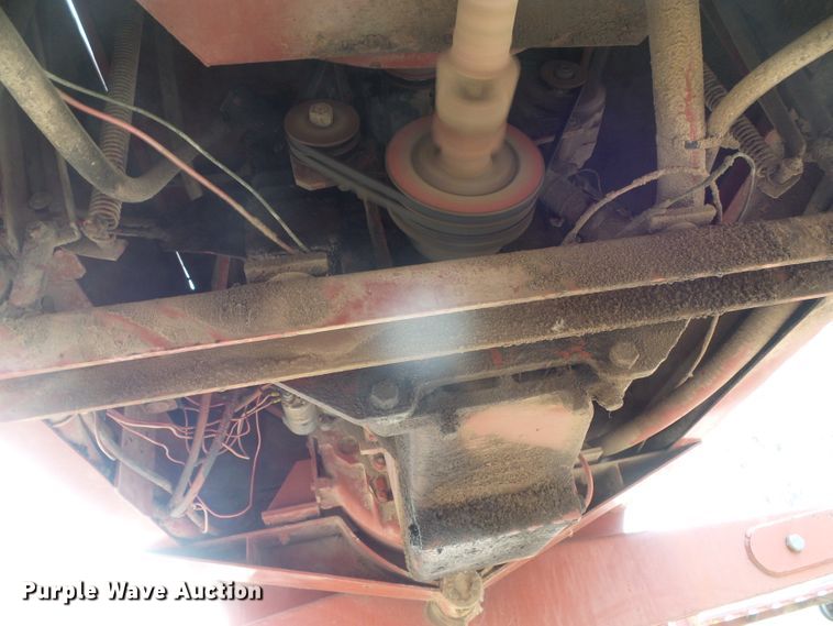 image for item DH4759 1989 Hesston 8400 windrower