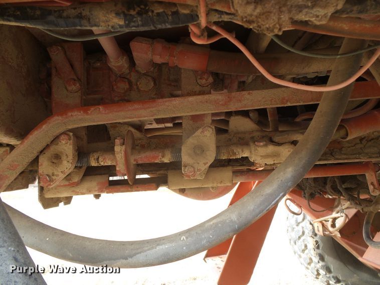 image for item DH4759 1989 Hesston 8400 windrower