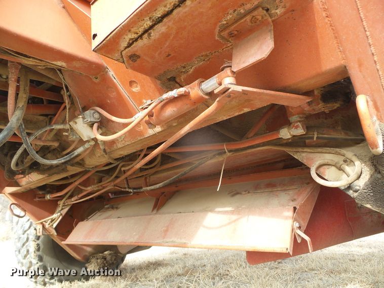 image for item DH4759 1989 Hesston 8400 windrower