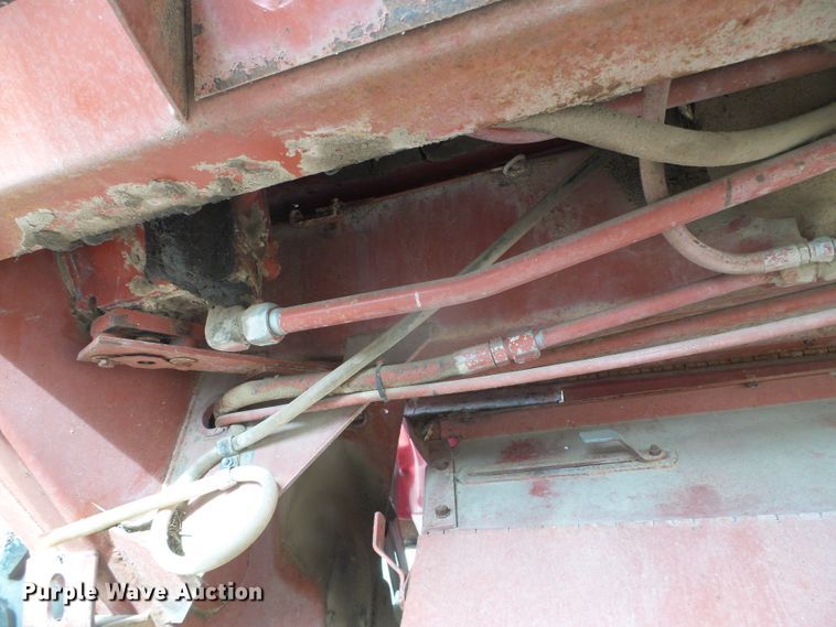 image for item DH4759 1989 Hesston 8400 windrower