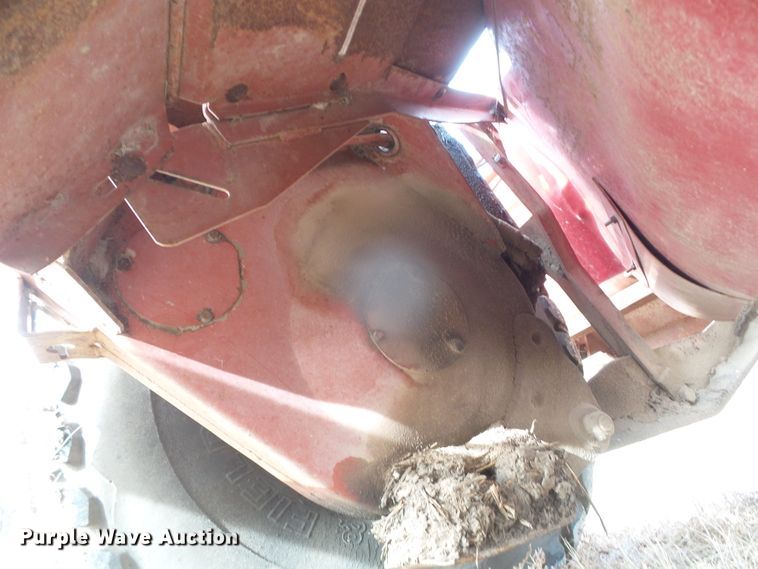 image for item DH4759 1989 Hesston 8400 windrower