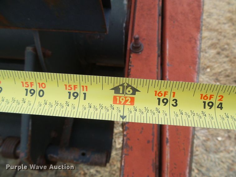 image for item DH4759 1989 Hesston 8400 windrower