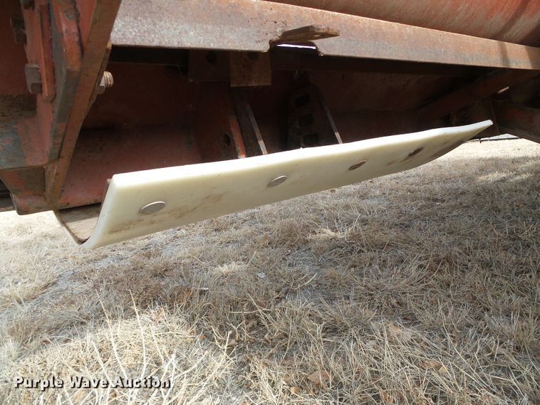 image for item DH4759 1989 Hesston 8400 windrower