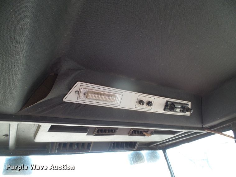 image for item DH4759 1989 Hesston 8400 windrower