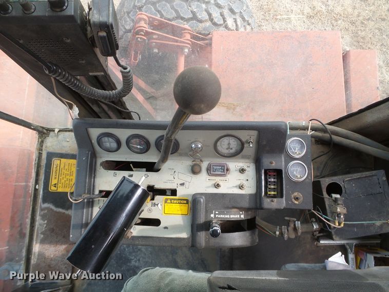 image for item DH4759 1989 Hesston 8400 windrower