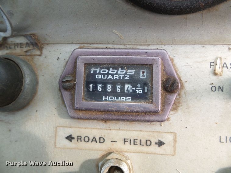 image for item DH4759 1989 Hesston 8400 windrower