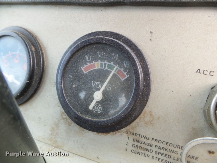 image for item DH4759 1989 Hesston 8400 windrower