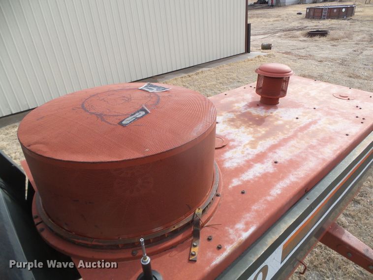 image for item DH4759 1989 Hesston 8400 windrower