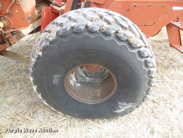 image for item DH4759 1989 Hesston 8400 windrower