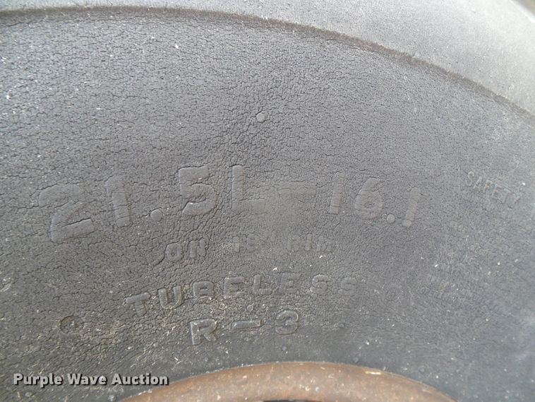 image for item DH4759 1989 Hesston 8400 windrower