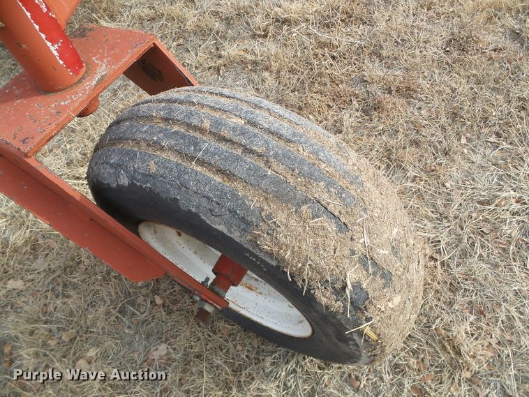 image for item DH4759 1989 Hesston 8400 windrower