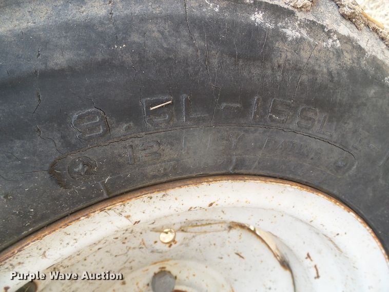 image for item DH4759 1989 Hesston 8400 windrower