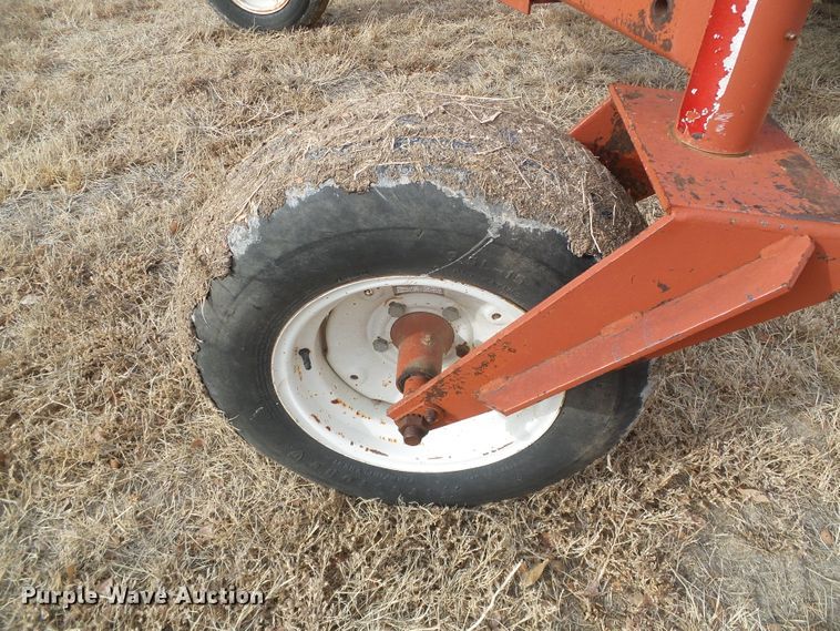 image for item DH4759 1989 Hesston 8400 windrower