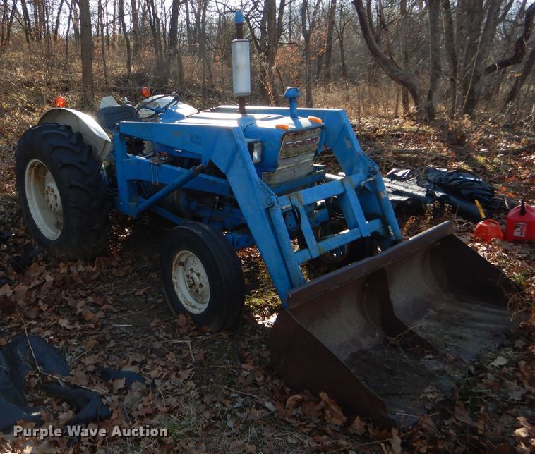 image for item DH6272 Ford 4000 tractor