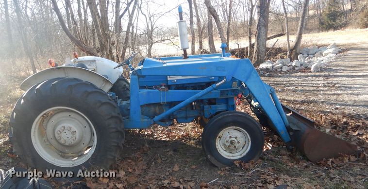 image for item DH6272 Ford 4000 tractor