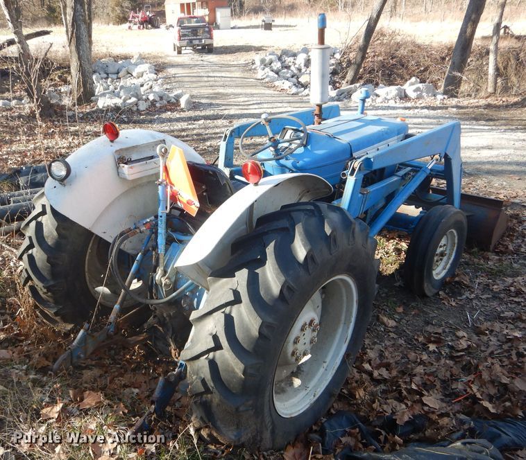 image for item DH6272 Ford 4000 tractor