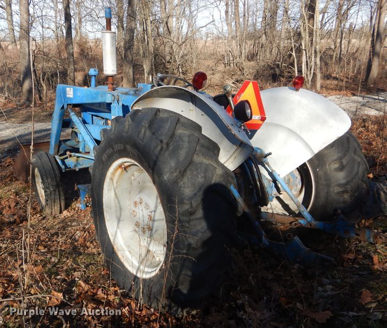 image for item DH6272 Ford 4000 tractor