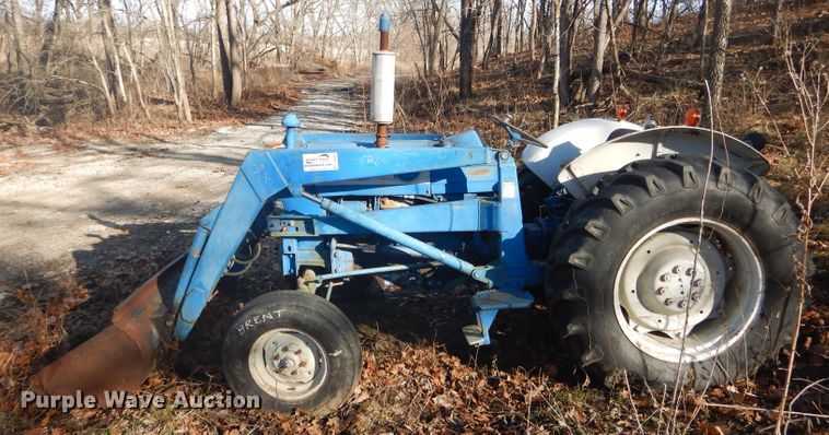 image for item DH6272 Ford 4000 tractor