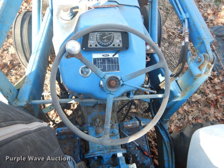 image for item DH6272 Ford 4000 tractor