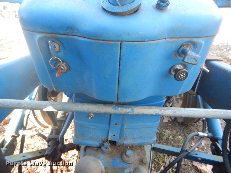 image for item DH6272 Ford 4000 tractor