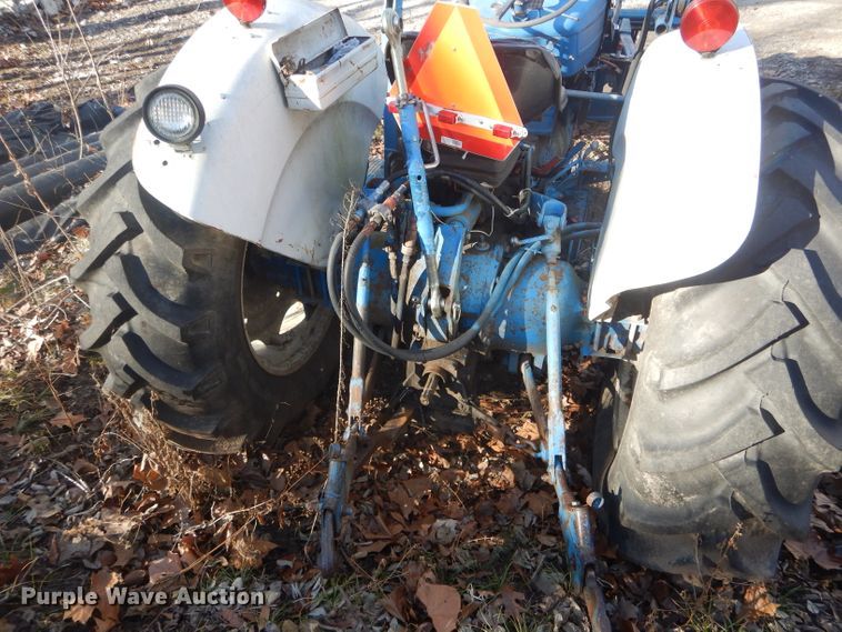 image for item DH6272 Ford 4000 tractor