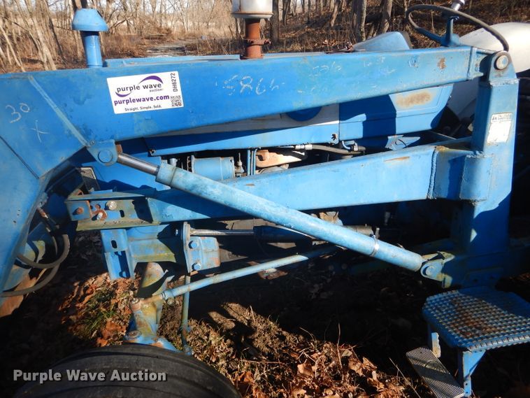 image for item DH6272 Ford 4000 tractor