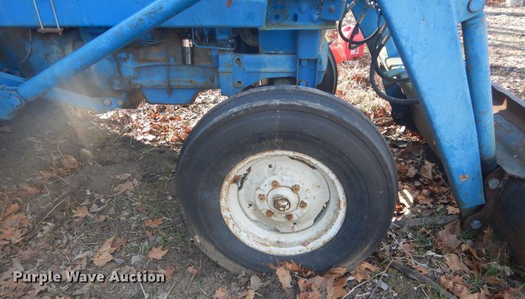 image for item DH6272 Ford 4000 tractor