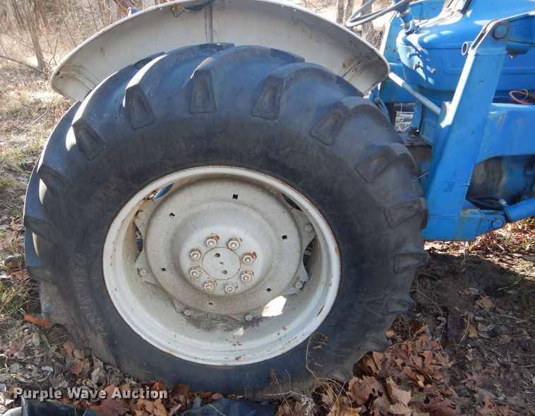 image for item DH6272 Ford 4000 tractor
