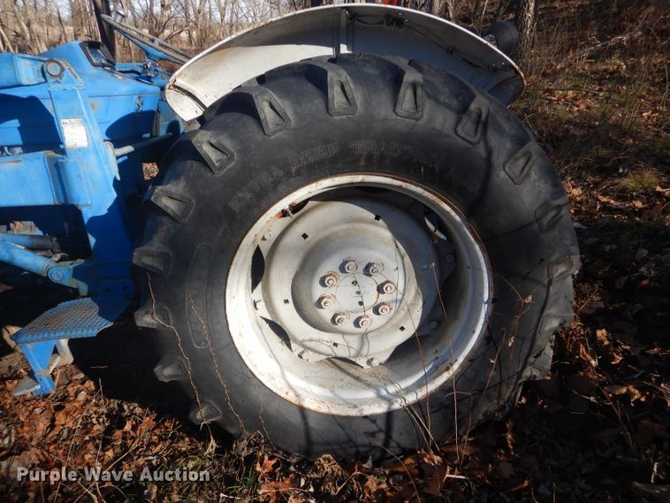 image for item DH6272 Ford 4000 tractor