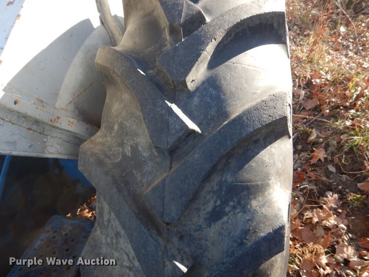 image for item DH6272 Ford 4000 tractor