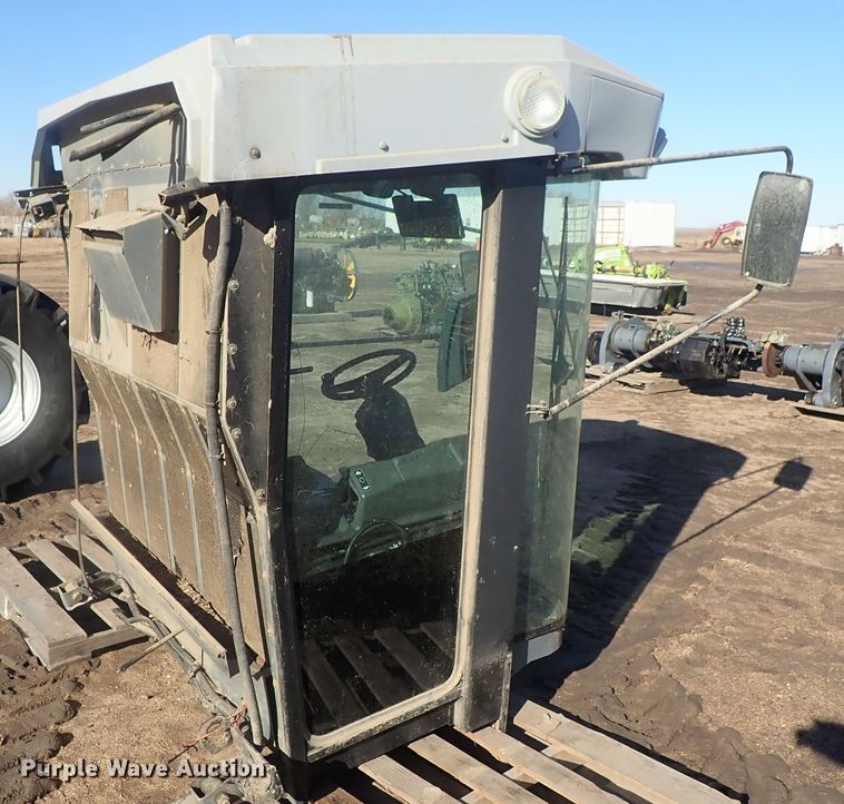 image for item GF9618 Massey-Ferguson combine cab