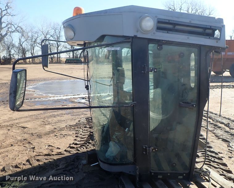 image for item GF9618 Massey-Ferguson combine cab