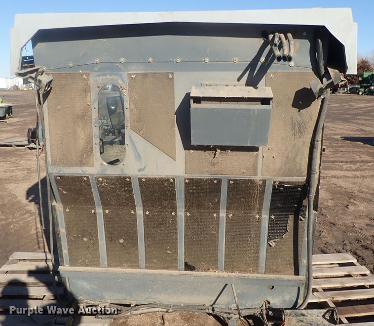 image for item GF9618 Massey-Ferguson combine cab