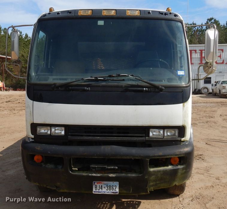 image for item DD3033 2000 Isuzu FTR flatbed truck