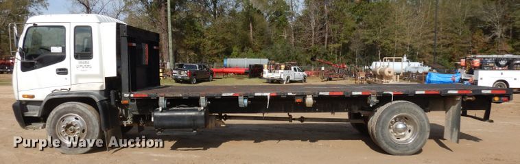 image for item DD3033 2000 Isuzu FTR flatbed truck