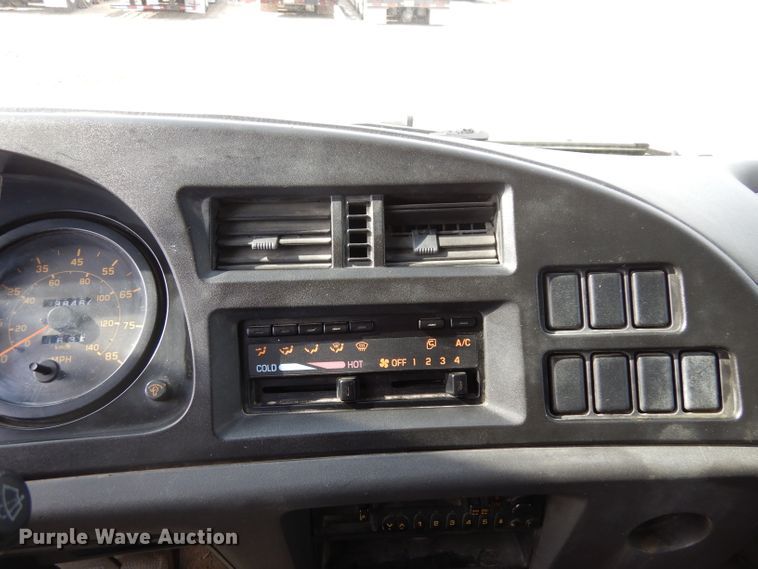 image for item DD3033 2000 Isuzu FTR flatbed truck