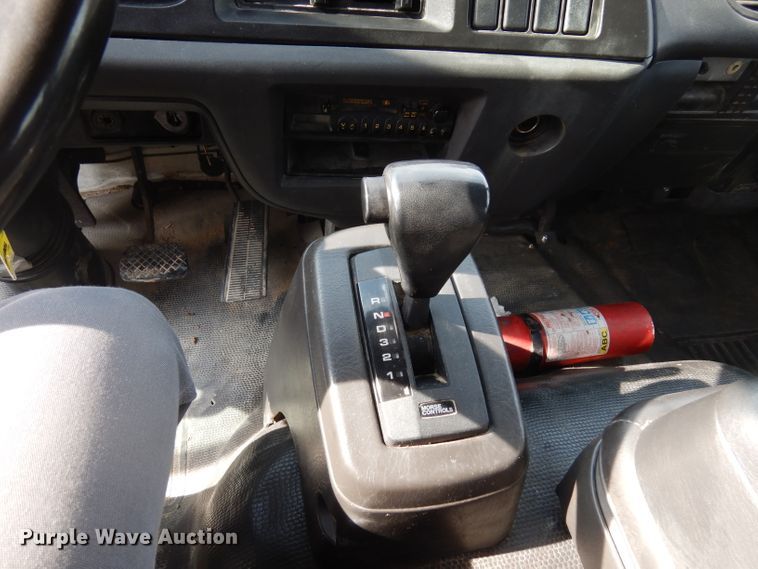 image for item DD3033 2000 Isuzu FTR flatbed truck