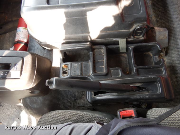 image for item DD3033 2000 Isuzu FTR flatbed truck