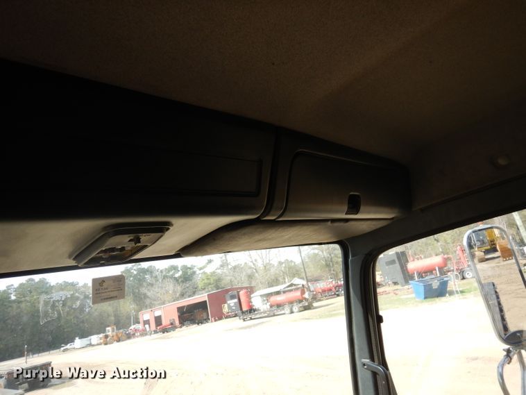 image for item DD3033 2000 Isuzu FTR flatbed truck