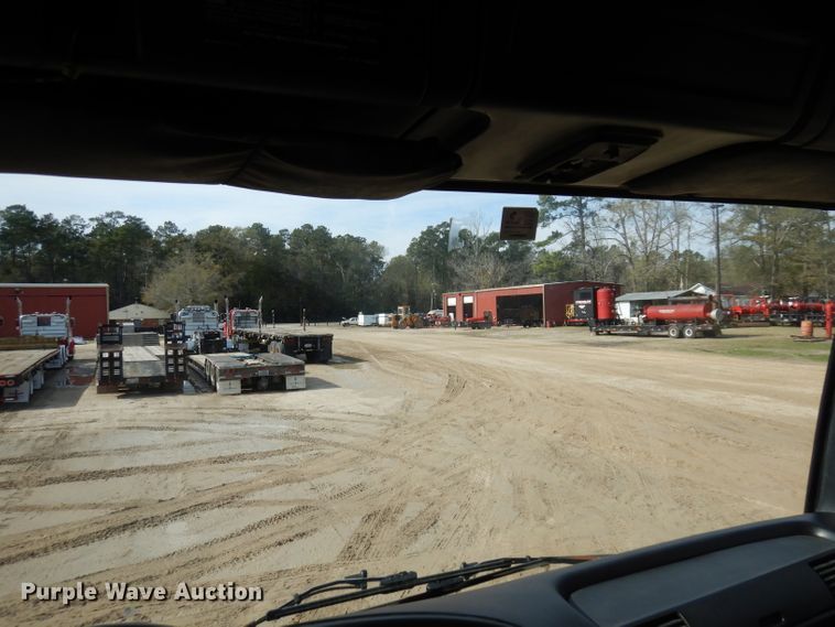 image for item DD3033 2000 Isuzu FTR flatbed truck