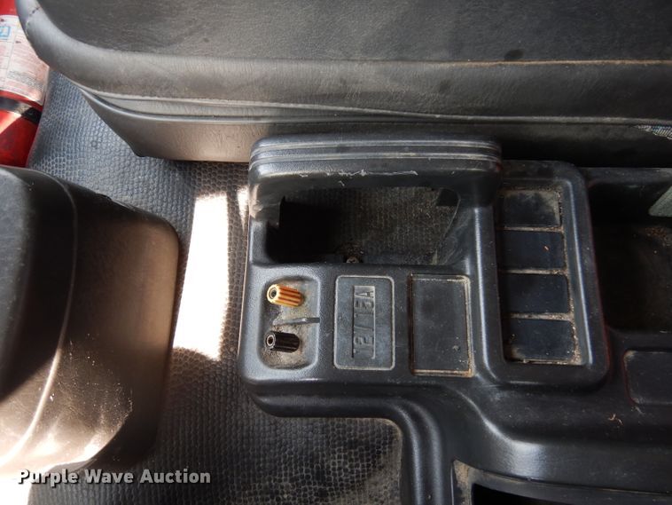 image for item DD3033 2000 Isuzu FTR flatbed truck