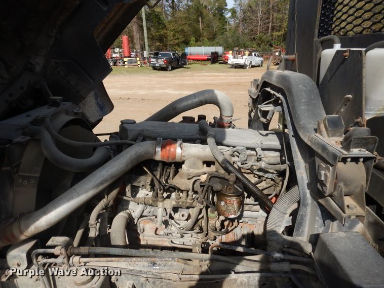 image for item DD3033 2000 Isuzu FTR flatbed truck